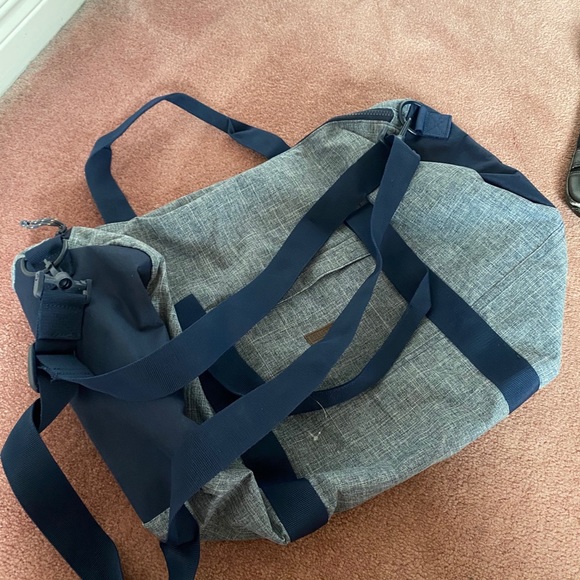 Hollister Duffle Bag - Picture 3 of 7